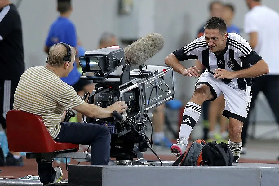 Божи окъпа треньора и остана по слип