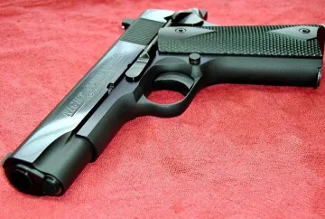 Бездомник стреля в киносалон в Нешвил