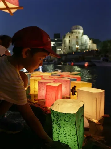 Япония почете жертвите от Хирошима