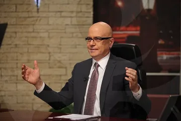 БЛИЦ: Слави се хвърля в политиката заради договор с bTV