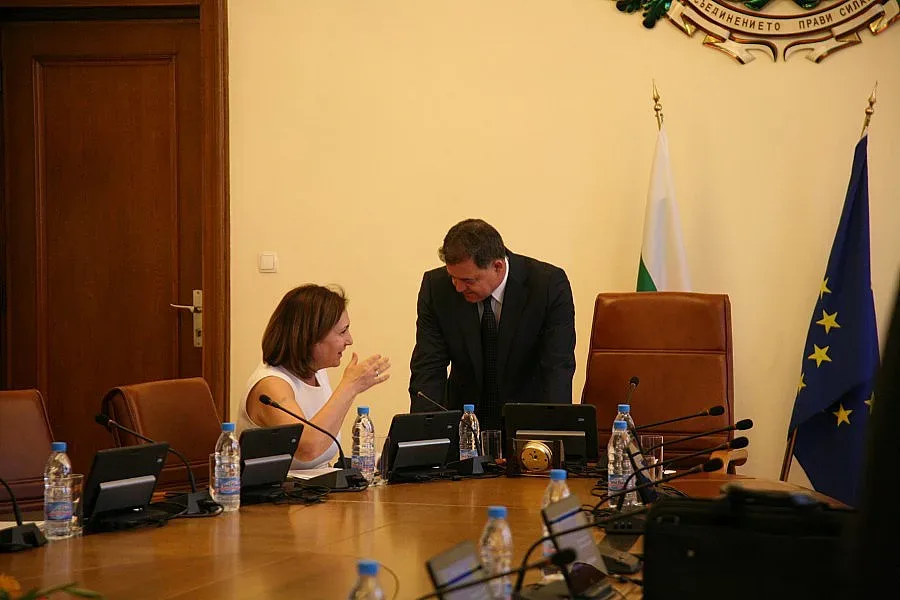 Ремонтираме МИГ-ове с пари от спряна контрабанда