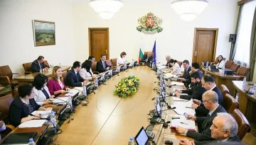 Министрите с отчет за съкращения през септември