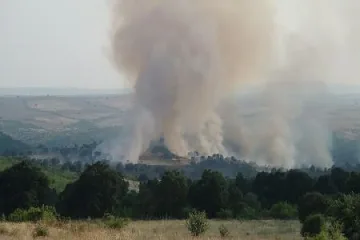 Военните гасят нов пожар до село Лесово