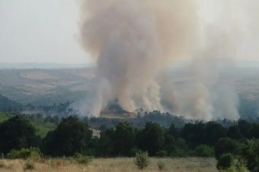 Военните гасят нов пожар до село Лесово