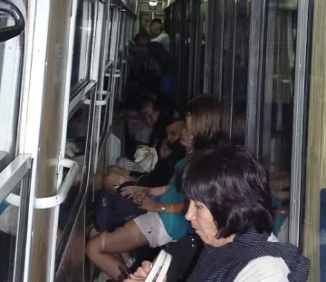 8 часа кошмарно пътуване с влак до морето