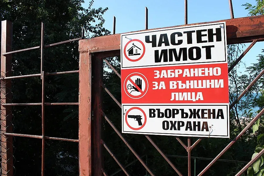 Незаконно строителство затвори пътя към плажа в Балчик