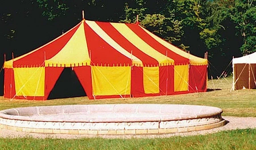 Двама загинаха при рухването на циркова палатка