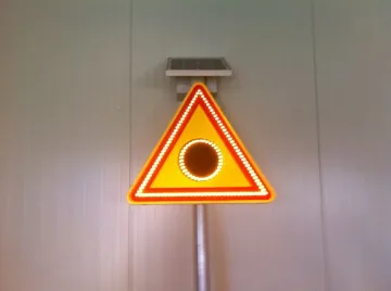 Електронни знаци дава съвети за пътя