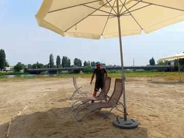 Марица с плаж като Сена