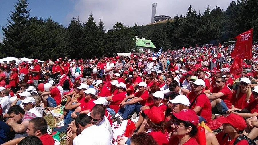 Двама починаха на събора на БСП на Бузлуджа