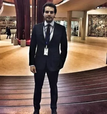 Депутат се щракна на Сен Тропе