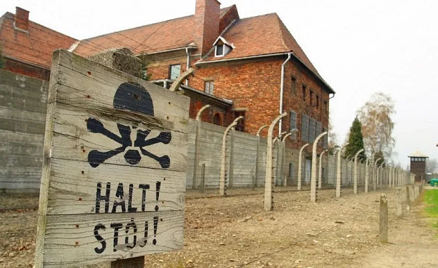 Вкараха фенове в концлагер