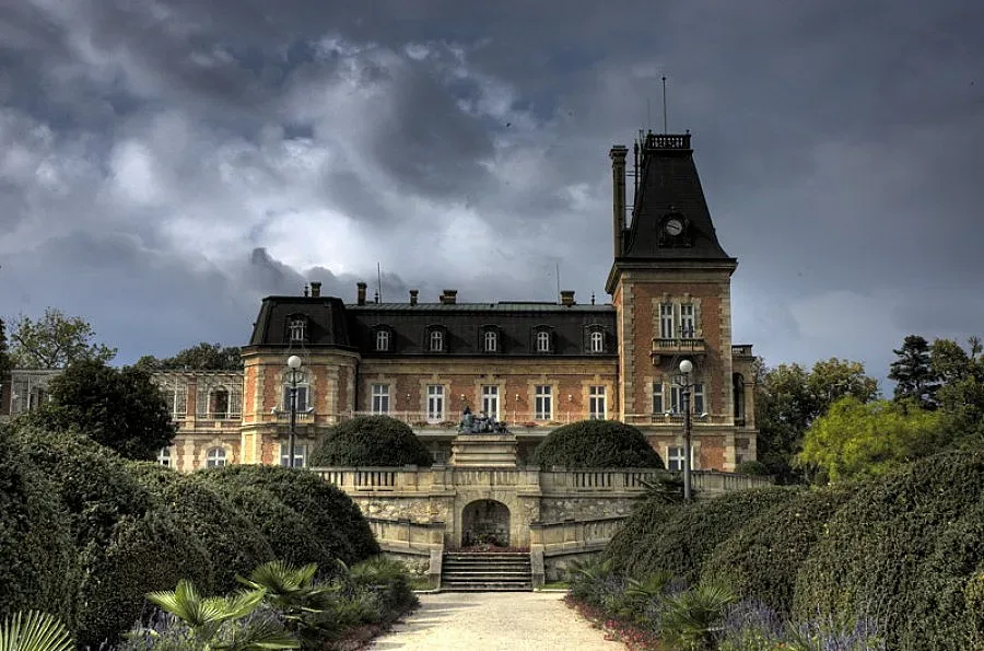 Медальон на Богородица блесна в "Евксиноград"