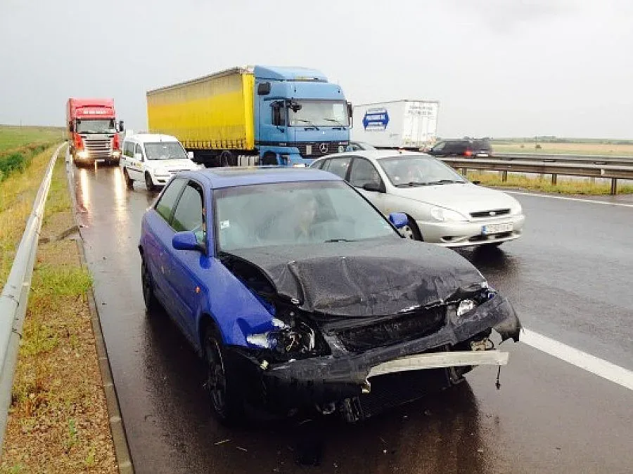 Катастрофа до София затруднява движението по "Хемус" 