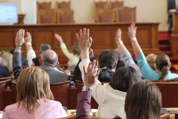 Гласуват закон срещу корупцията по високите етажи