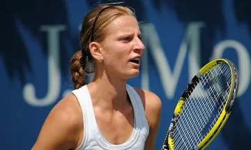 Каратанчева отпадна от световната №415 на турнира в Полша