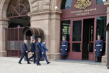 "БСП - Обединена левица” пристигна при Радев. Условието за кабинет