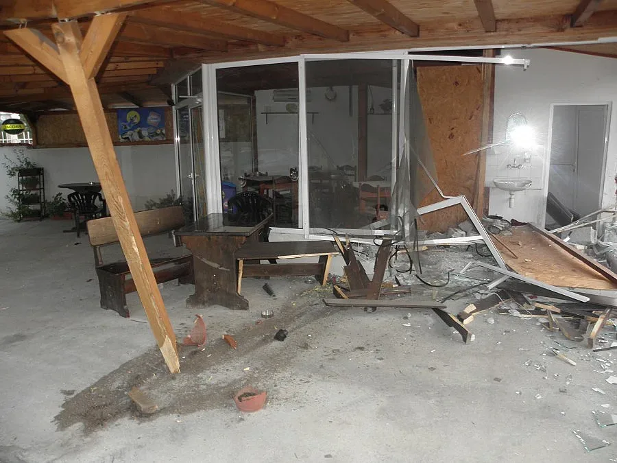 Шофьор „паркира" в заведение при каскада в Симитли