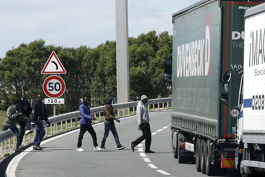 2000 имигранти щурмуват Ламанша (ОБЗОР)