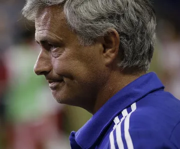 Моуриньо захапа жената на Бенитес