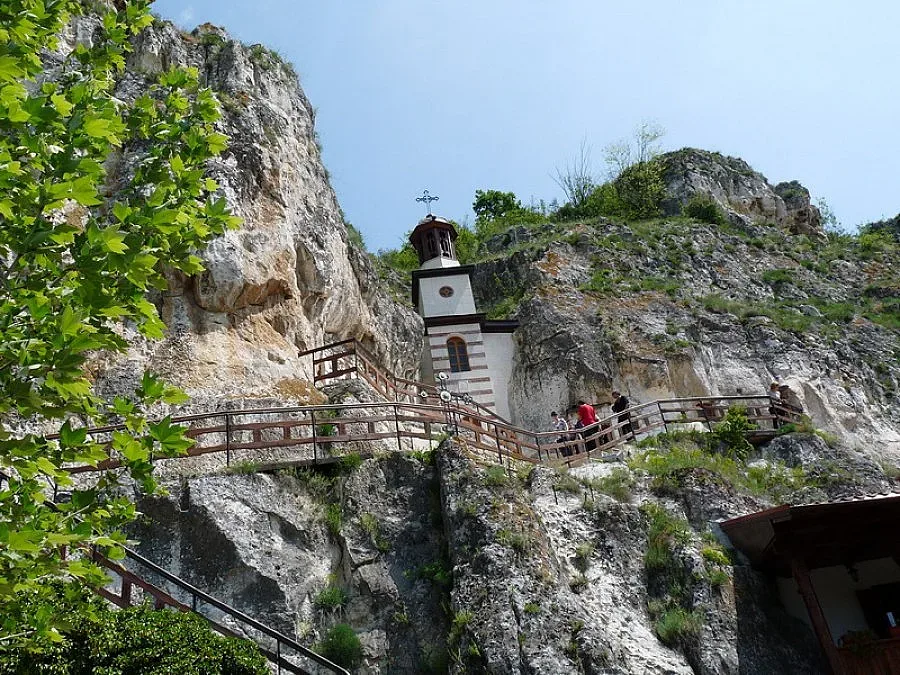 Правителството отпуска 430 хил. лв. за три храма