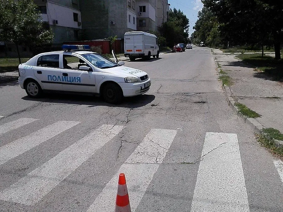 Дилър на фалшиви пари стреля в бургаска автомивка