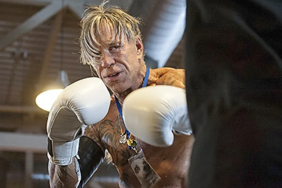 Мики Рурк се връща на ринга