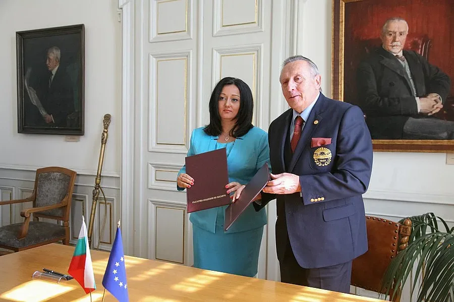 Лиляна Павлова и БАН пишат програма за бедните региони