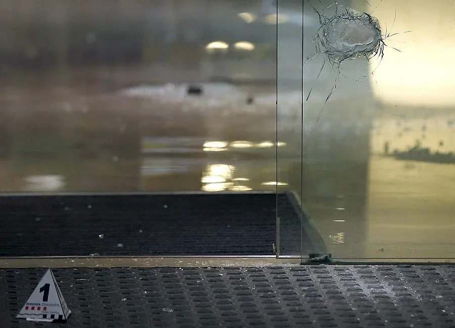 Двама ранени при стрелба в Барселона