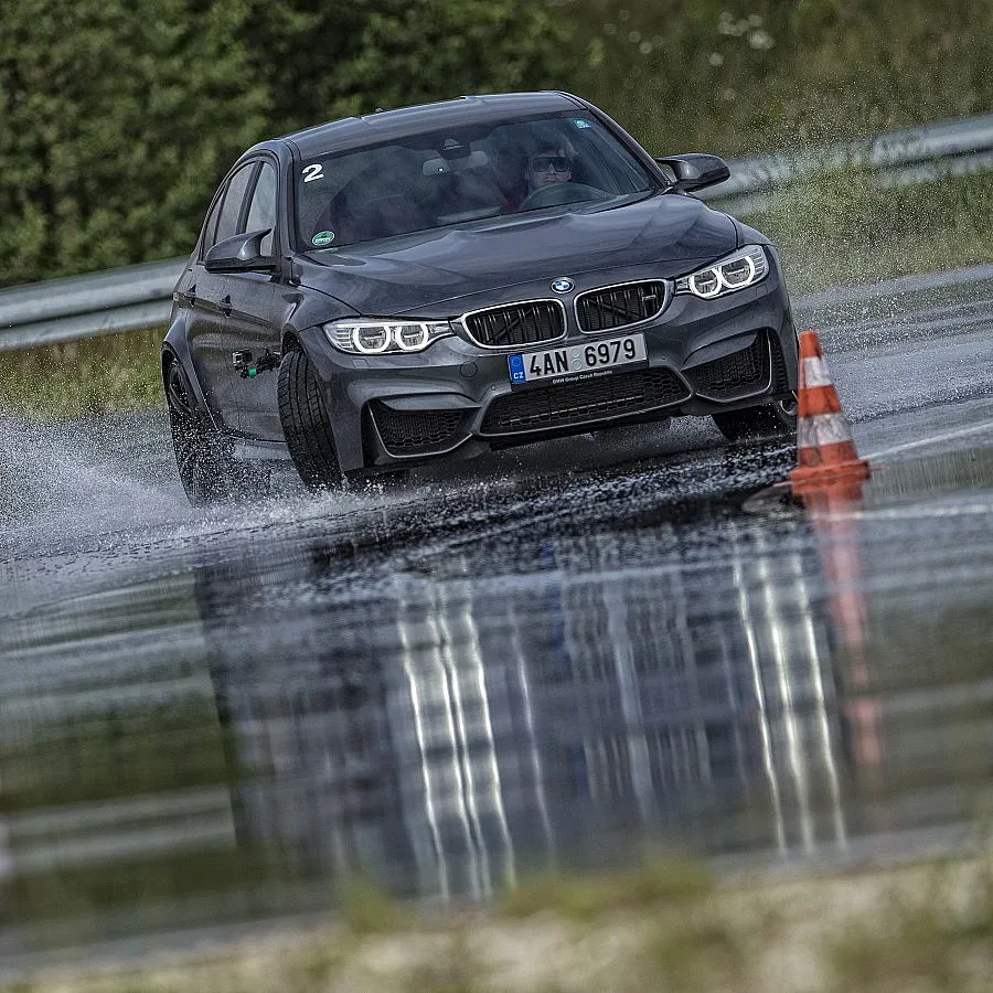 3800 кончета под капака на BMW M