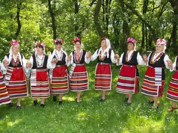 Французи играят български танци в Разлог