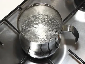 2-годишно дете почина след като се заля с вряла вода 