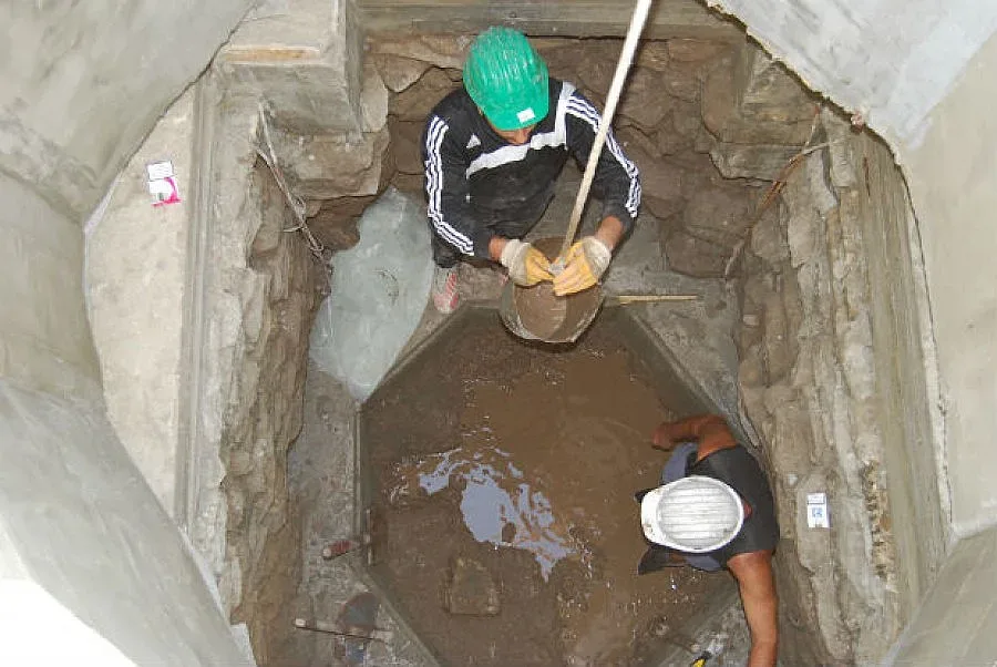 Чудотворната вода на Плиска вече е до колене