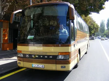 Проблем с автобуса остави туристи на пътя