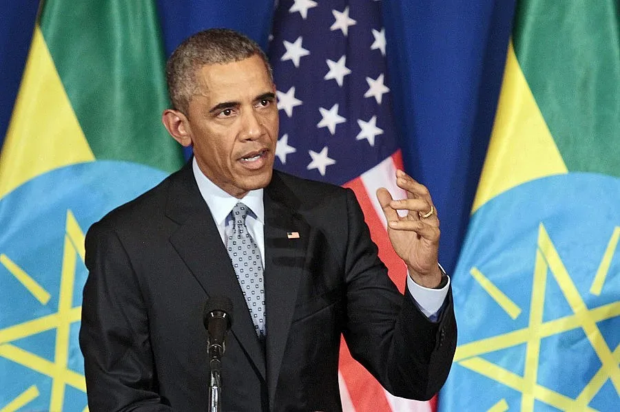 Обама танцува и пее с президента на Кения