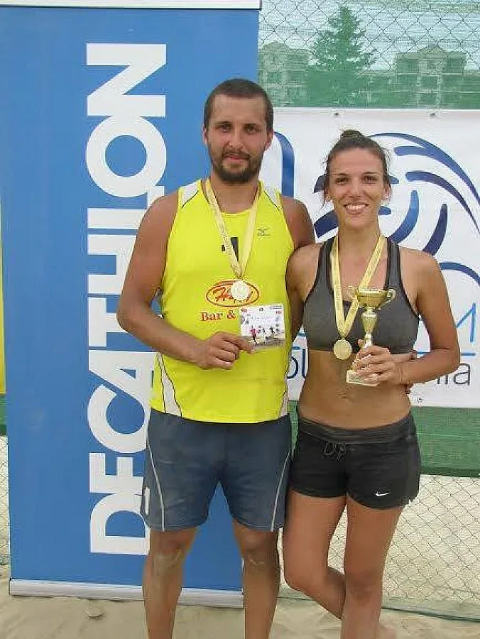 18 двойки се пуснаха на плажен волейбол в София