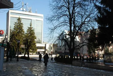 Младеж се преби от камион