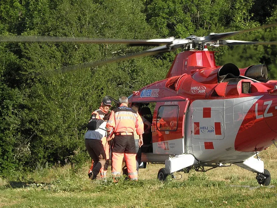 Гасят две критични точки в пожара над Рилски манастир