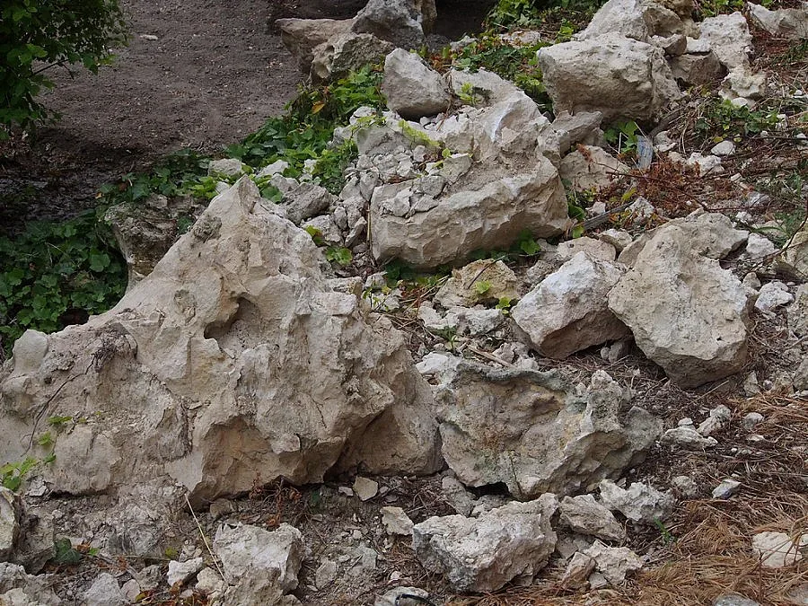 Опасност от падащи камъни има по пътя за Карнобат