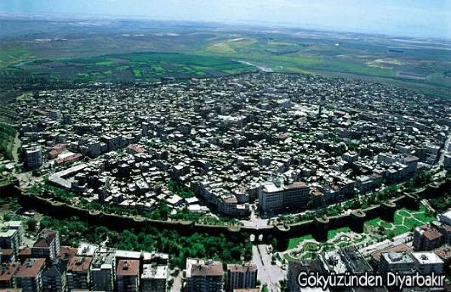 Кола бомба уби двама турски войници