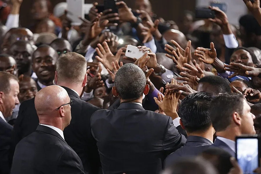 Кръстиха кенийче на самолета на Обама
