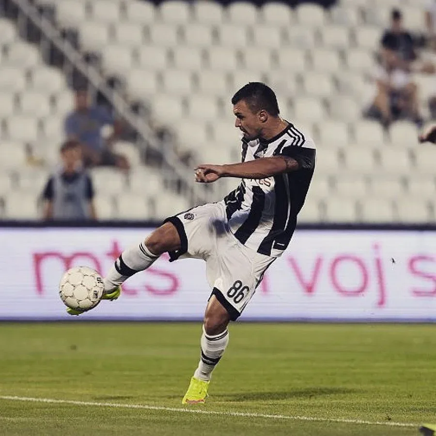 ВИДЕО: Божинов продължава да къса мрежи в Сърбия