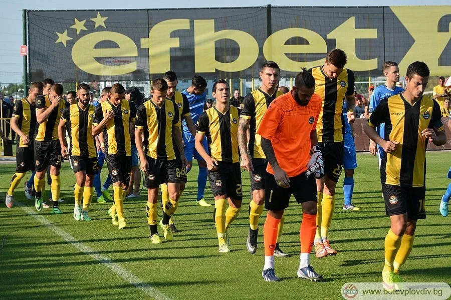 "Ботев" Пд разкара треньора и вратаря след срама срещу "Монтана" 