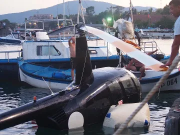 Падналият хеликоптер в морето край Царево е изваден от водата