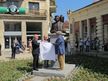 Русе с паметник на Канети