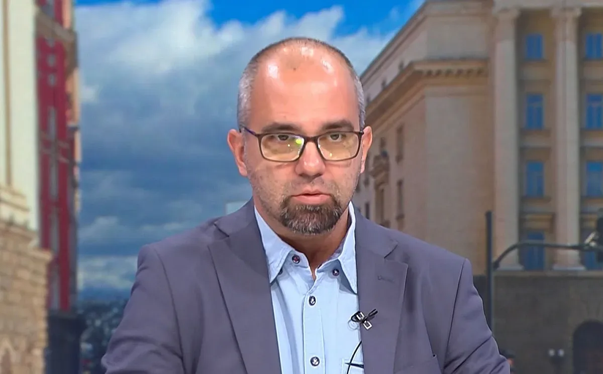 Първан Симеонов предупреди: Радев все повече става партиен