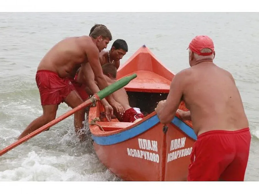 Спасяват на почивки удавници край Варна