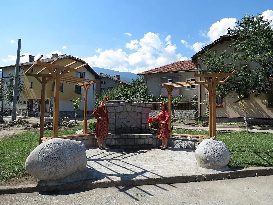 Столичани с бански корен откриха чешма в Банско 