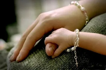 13-годишно момче търси помощ за майка си