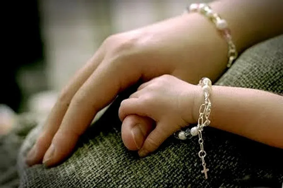 13-годишно момче търси помощ за майка си